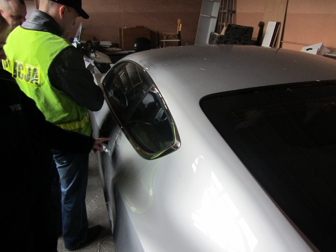 Polacy ukradli nowe modele Bentleya z salonu w Berlinie