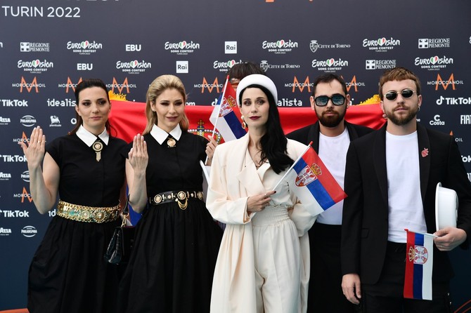 Konstrakta sa timom na otvaranju Evrovizije 