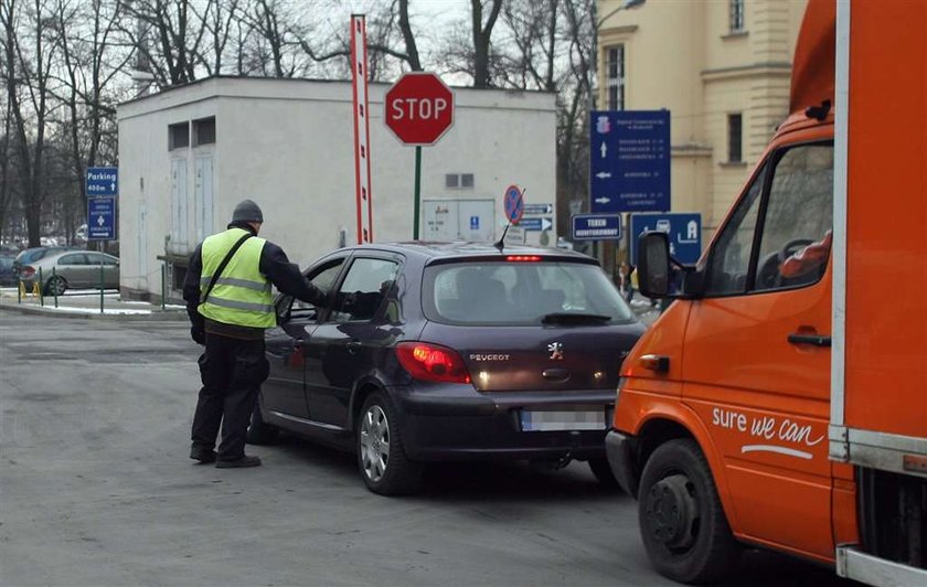 Zdzierają z nas pod szpitalami!