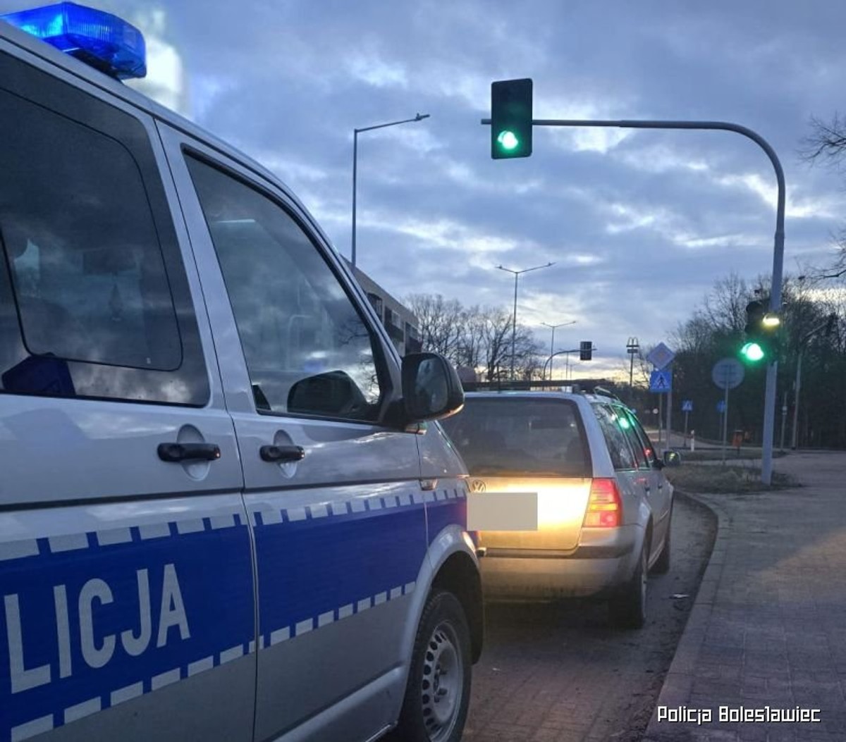 Interdicțiile nu l-au oprit să conducă. Acum va răspunde în fața instanței   