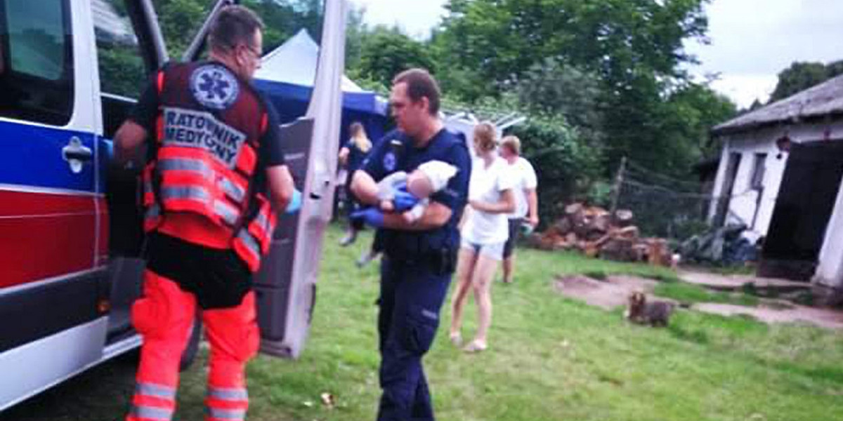 Policjant z Reska uratował niemowlę.