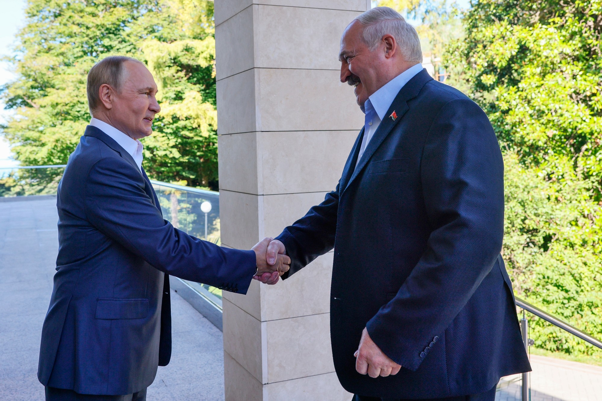 Ruský prezident Vladimir Putin a bieloruský prezident Alexander Lukašenko.