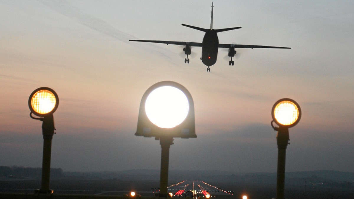 82 połączenia, w tym 61 regularnych i 21 czarterowe, będzie miał Międzynarodowy Port Lotniczy Kraków-Balice w rozpoczynającym się w niedzielę sezonie letnim. Z lotniska będzie latać 13 przewoźników - tradycyjnych oraz niskokosztowych.