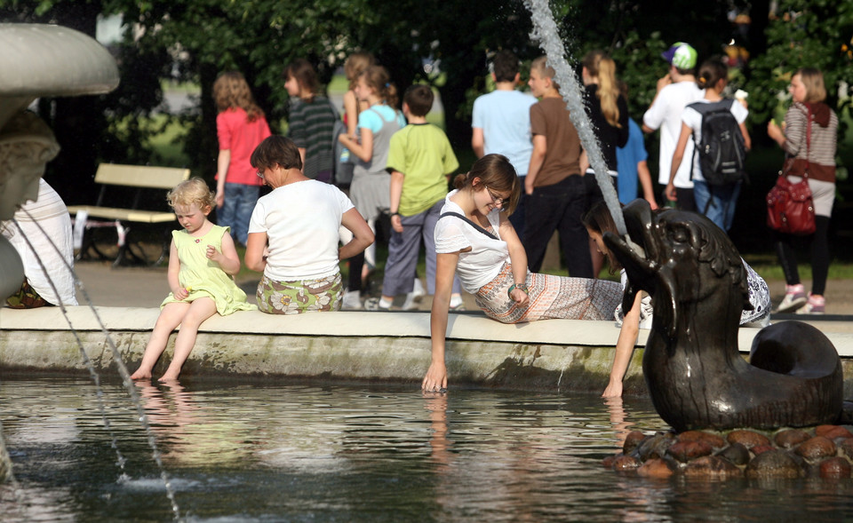 WARSZAWA UPAŁY FONTANNA