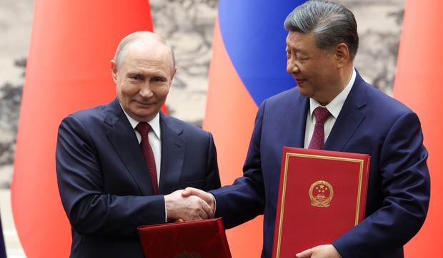 Vladimir Putin i Si Đinping tokom ceremonije potpisivanja dokumenata u Pekingu 20. maja