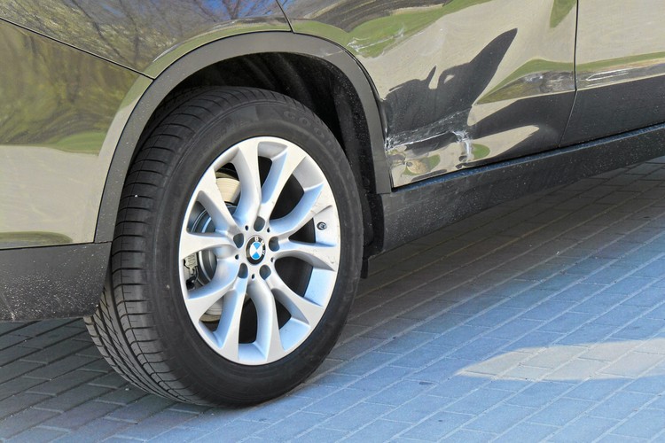 BMW X5, którym kierował Bogusław Wołoszański