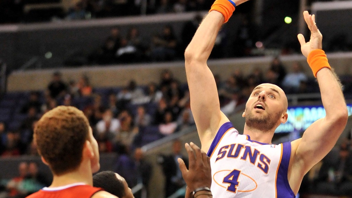 Phoenix Suns przegrali czwarty mecz z rzędu. Tym razem z Phiadelphia 76ers 110:123. Marcin Gortat grał 35 minut. W tym czasie zdobył 13 punktów, zebrał sześć piłek na tablicach i dwukrotnie zablokował rzuty rywali.