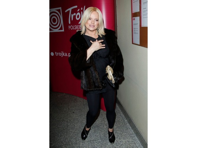 Mimo obfitych kształtów Katarzyna Figura lubi dopasowane kreacje