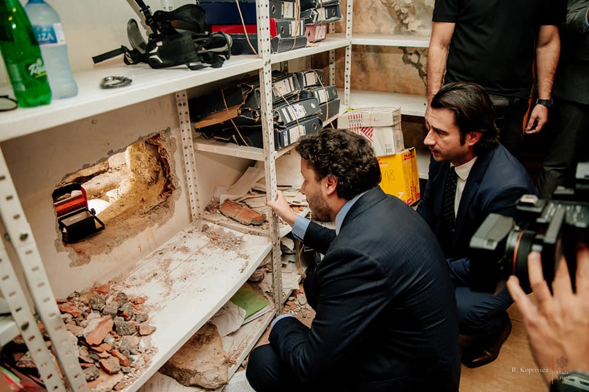 Dritan Abazović gleda u tunel koji je vodio do depoa Višeg suda