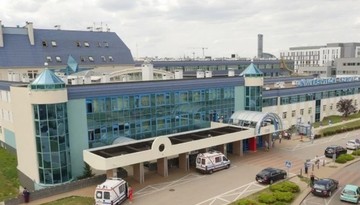 Uniwersytecki Szpital Kliniczny we Wrocławiu oszczędza miliony kosztem personelu? Burza po decyzji dyrekcji