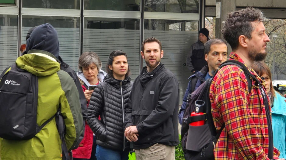 Okupljanje građana pred sednicu gradske opštine Novi Beograd