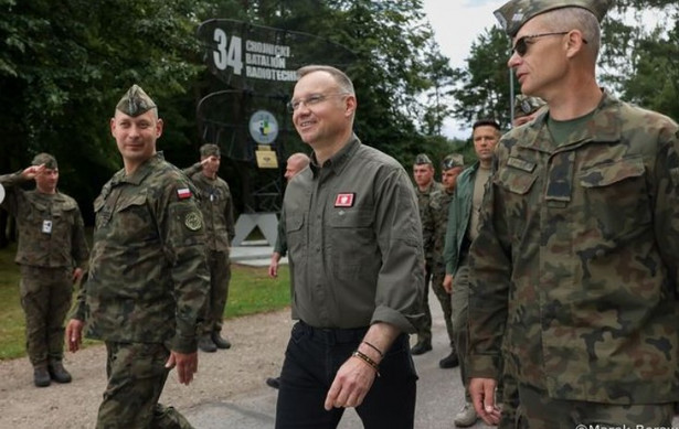 Prezydent Andrzej Duda odwiedził 34. Chojnicki Batalion Radiotechniczny (fot. Marek Borawski)