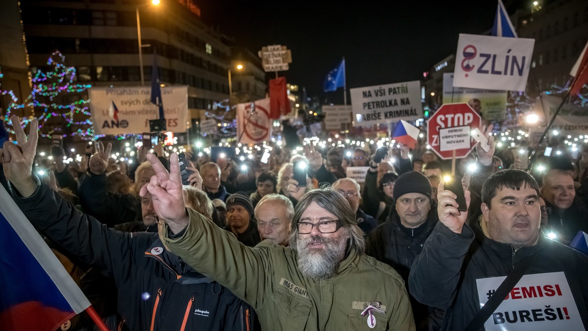 Protesty w Czechach. Na ulicach kilkadziesiąt tysięcy ludzi