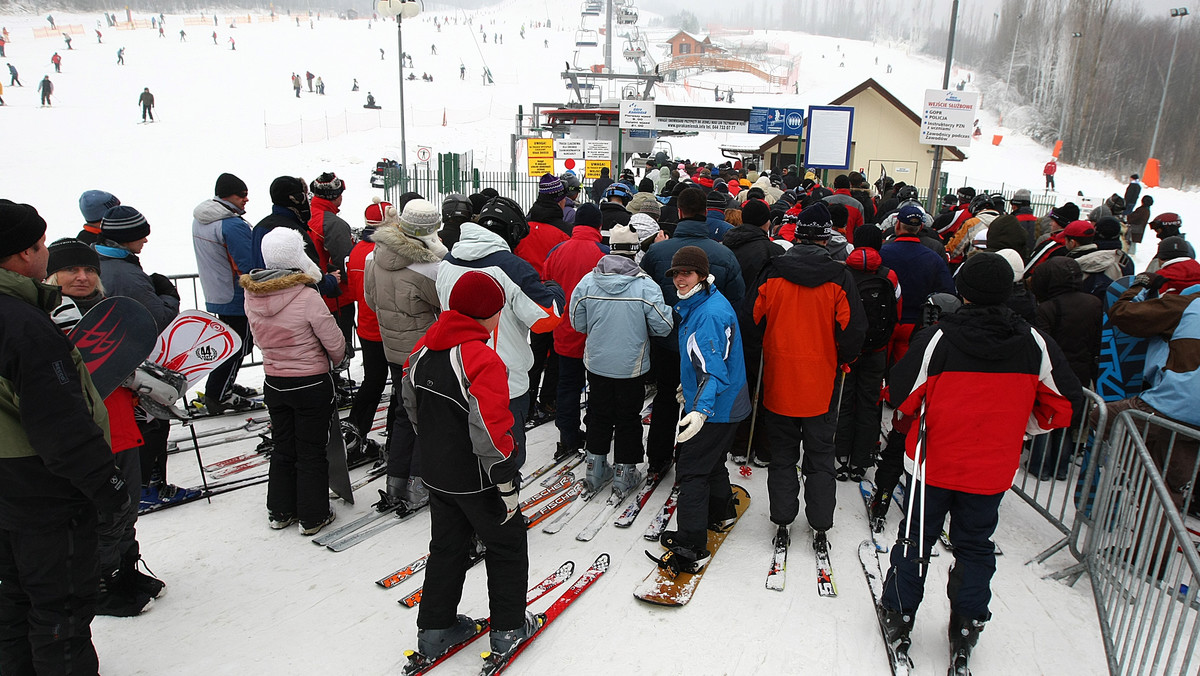 Wprowadzenie ustawowego zakazu jazdy na nartach i snowboardzie pod wpływem alkoholu lub substancji odurzających - zakłada komisyjny projekt ustawy o bezpieczeństwie i ratownictwie w górach, którym zajęła się sejmowa Komisja Administracji i Spraw Wewnętrznych.