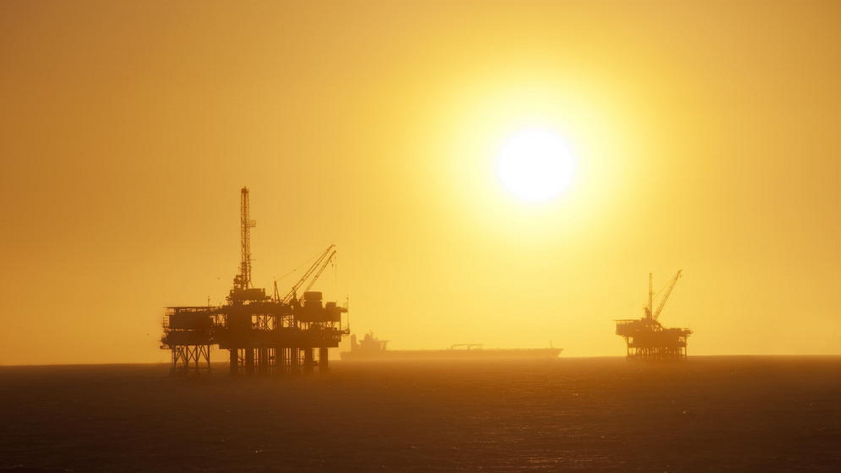 Jeśli nie dojdzie do wybuchu konfliktu na Bliskim Wschodzie, cena ropy w tym roku powinna być dość stabilna - oceniają analitycy. Na koniec 2012 roku cena ropy Brent kształtowała się na poziomie około 111 dolarów za baryłkę.