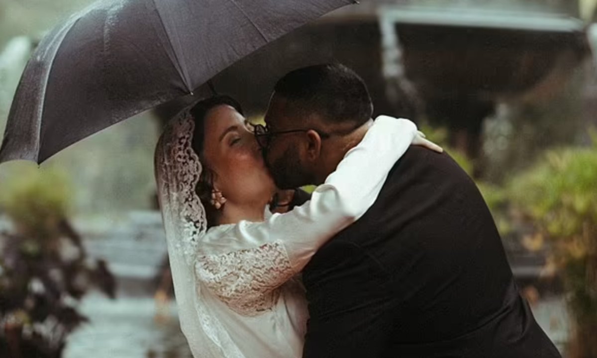 Czekali 19 miesięcy na swój pierwszy pocałunek. "Było niezręcznie, ale wspaniale"