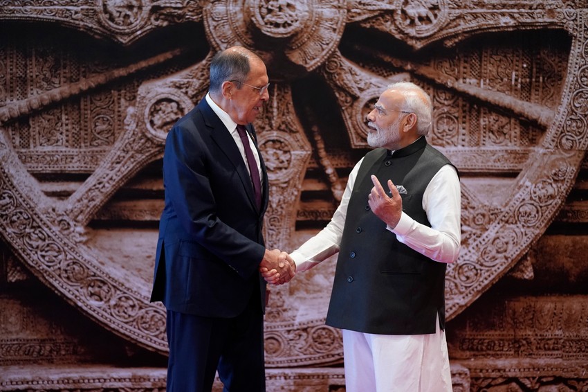 Sergej Lavrov i Narendra Modi na samitu G20 u Nju Delhiju 9. septembra