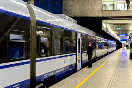 Opóźnienia pociągów największe od lat. Winni m.in. pasażerowie bez maseczek