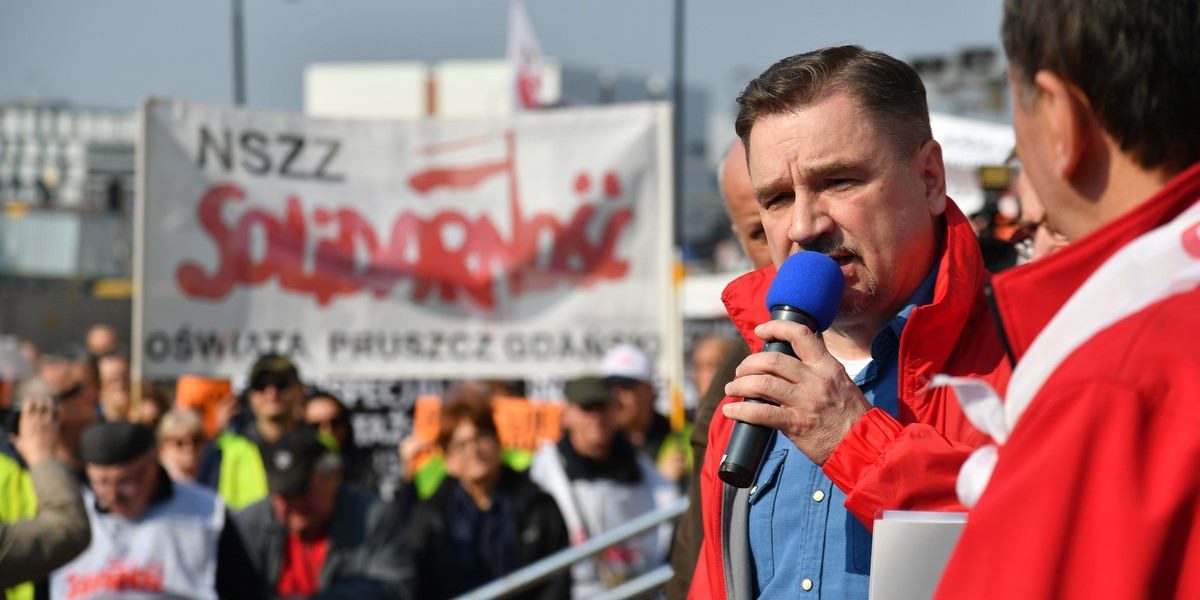 – Jest "piątka Kaczyńskiego", my chcemy "piątki Solidarności", chociaż wiemy, że tych naszych postulatów jest więcej – mówił Piotr Duda podczas manifestacji związkowców w Gdańsku.