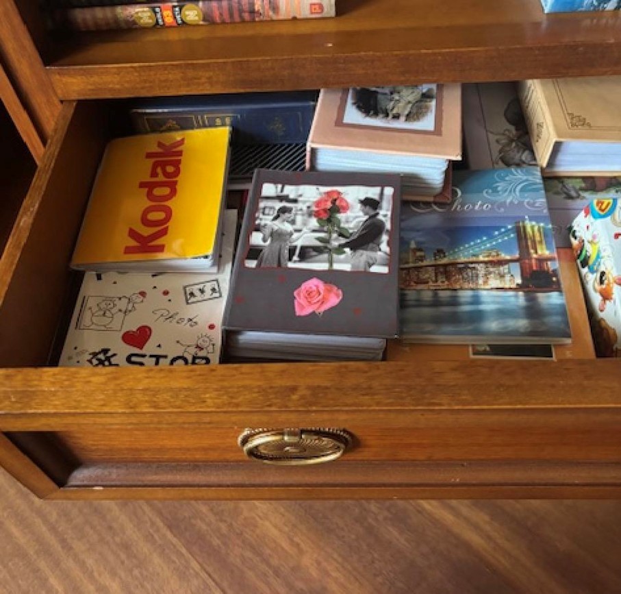 Digitálna doba? A čo! Spomienky patria na papier.