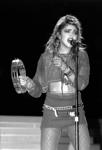 Madonna podczas koncertu Live Aid w 1985 roku