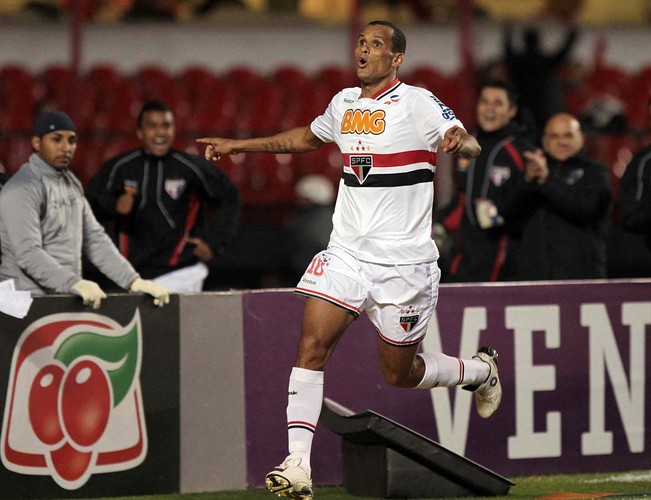 <b>9. Brazylijczyk Rivaldo z Kabuscorp S.C.</b> - wartość jego majątku szacowana jest na <b>45,5 mln funtów</b>