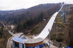 Zaświadczenia o zaszczepieniu nie zniechęciły kibiców. Biletów na PŚ w Wiśle już prawie nie ma