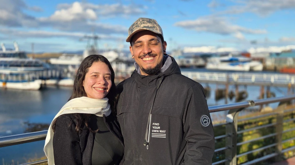 BBC novinar je posetio gradsku luku i razgovarao sa turistima koje je zatekao, kao što su Dejvid Bomparp i Danijela Sandoval | Foto: Matías Zibell/BBC Mundo