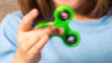 Fidget spinnery na liście produktów niebezpiecznych