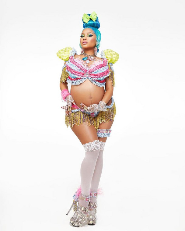 Nicki Minaj announces pregnancy with baby bump photos