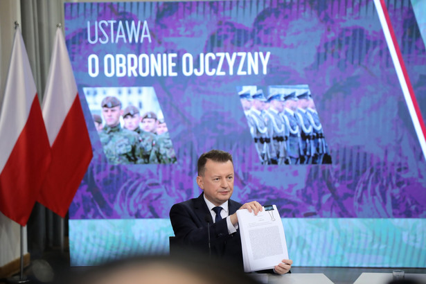 Minister obrony narodowej Mariusz Błaszczak podczas konferencji prasowej w Warszawie.