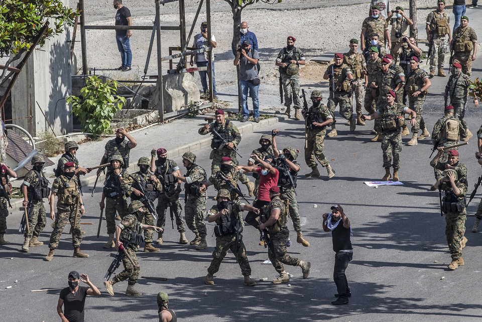 Antyrządowe protesty w Libanie przybierają na sile. Starcia demonstrujących z policją