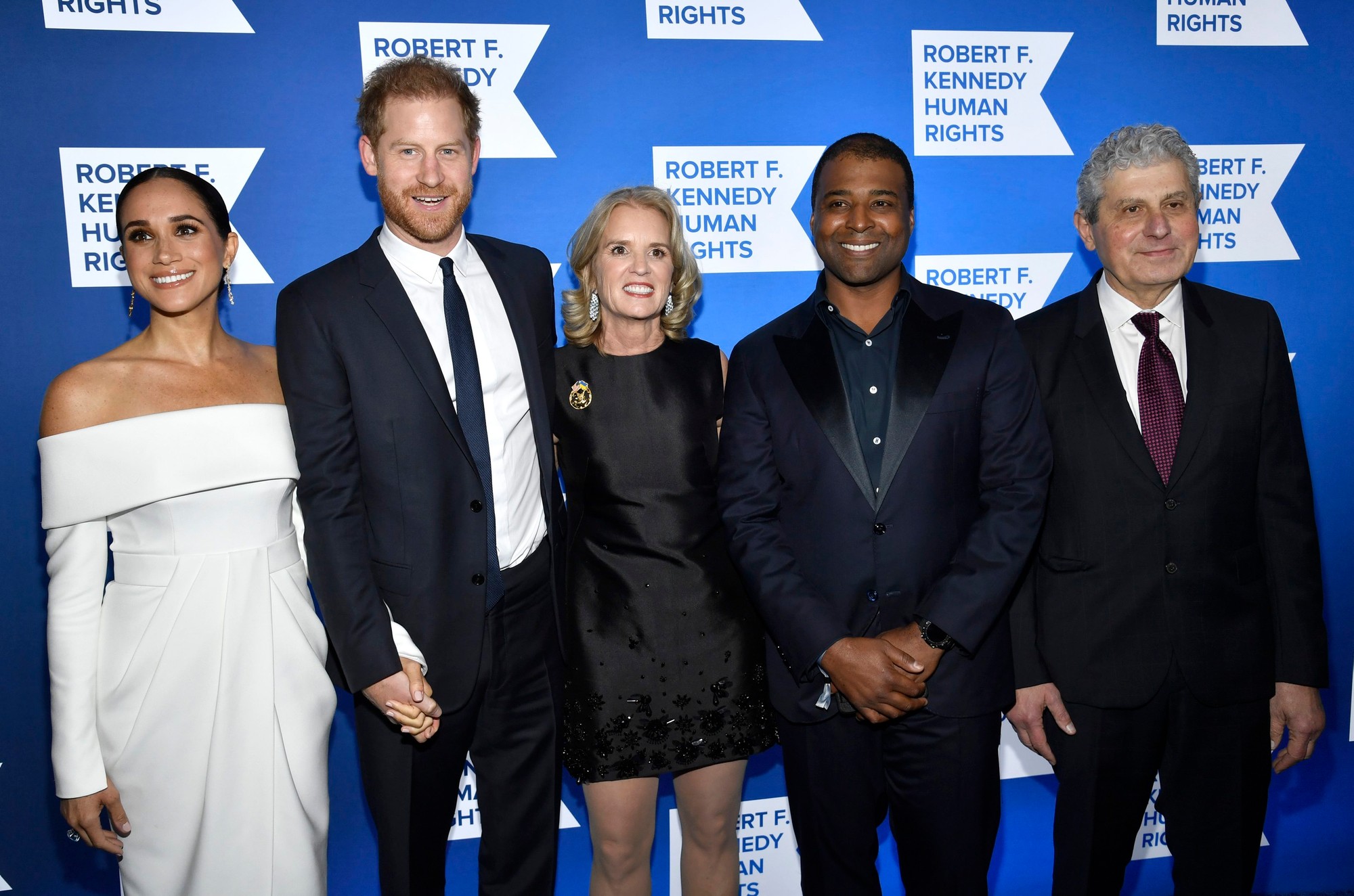 Britský princ Harry s manželkou Meghan, Kerry Kennedy, Frank Baker a Michael Polsky.
