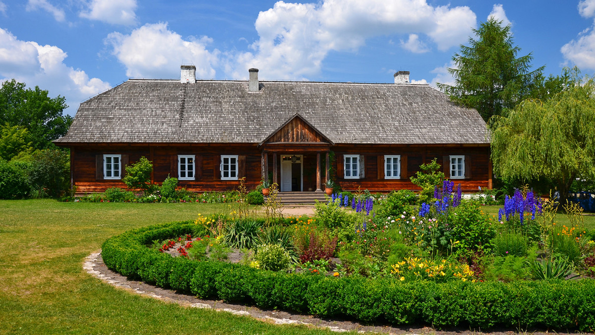 Muzeum Wsi Kieleckiej oraz szlak rowery Green Velo. To dwie świętokrzyskie atrakcje, które walczą w kolejnej edycji konkursu "National Geographic Traveler" na siedem nowych cudów Polski. Największe szansę na to, by znaleźć się w tym prestiżowym gronie ma Park Etnograficzny w Tokarni, ale na finiszu głosowania potrzebuje większej mobilizacji internautów.