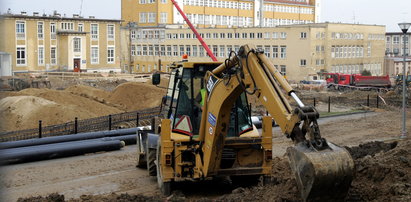 Uwaga! Budują szpital, nie ma gdzie parkować