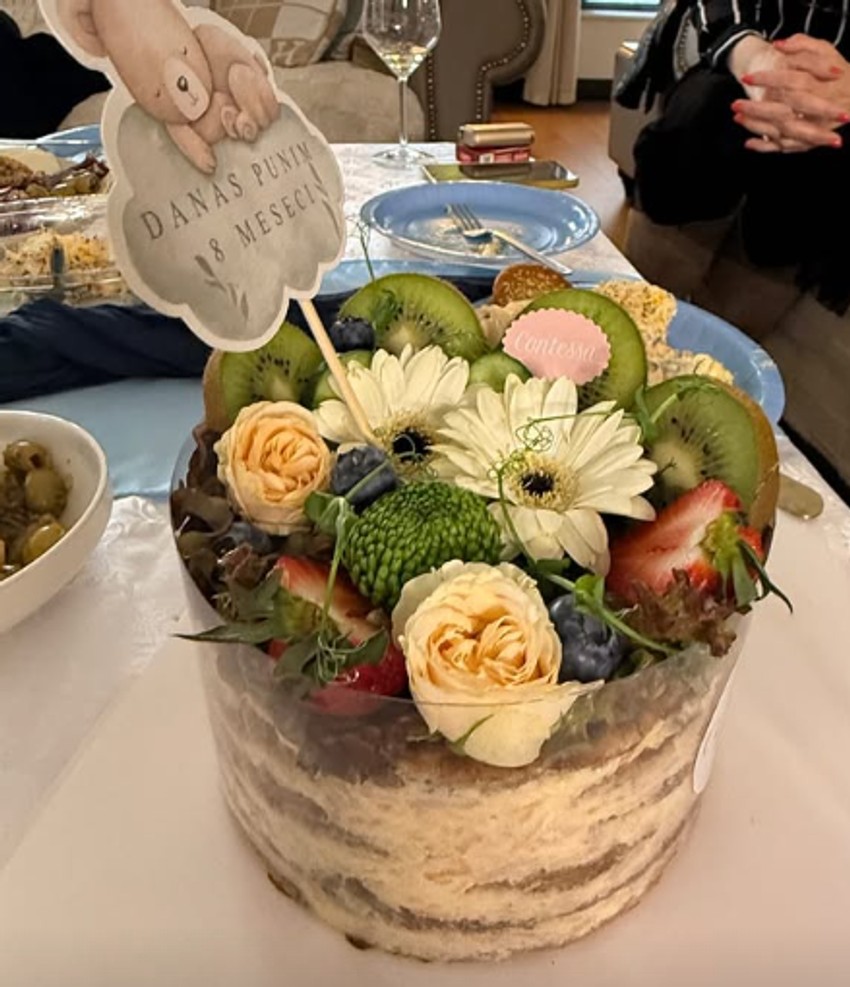 Olja Crnogorac proslavila sinu osam meseci