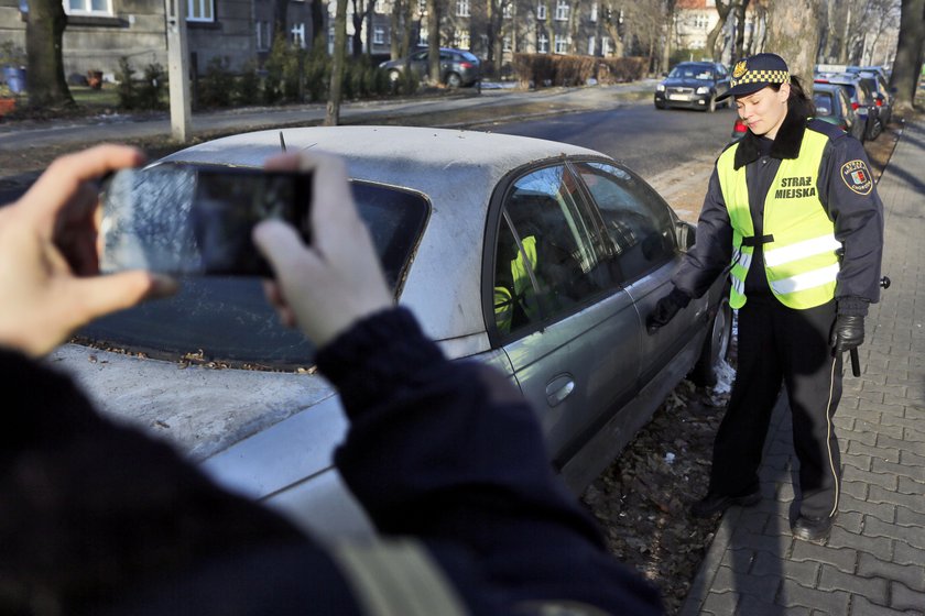 Chorzów wziął się za unieruchomione wraki