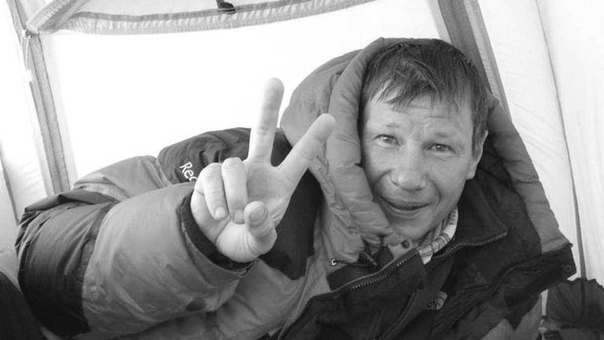 Serwis Russian Climb poinformował 15 maja, że rankiem tego dnia na lodospadzie Khumbu zginął znakomity rosyjski himalaista Aleksiej Bołotow (Alexey Bolotov).