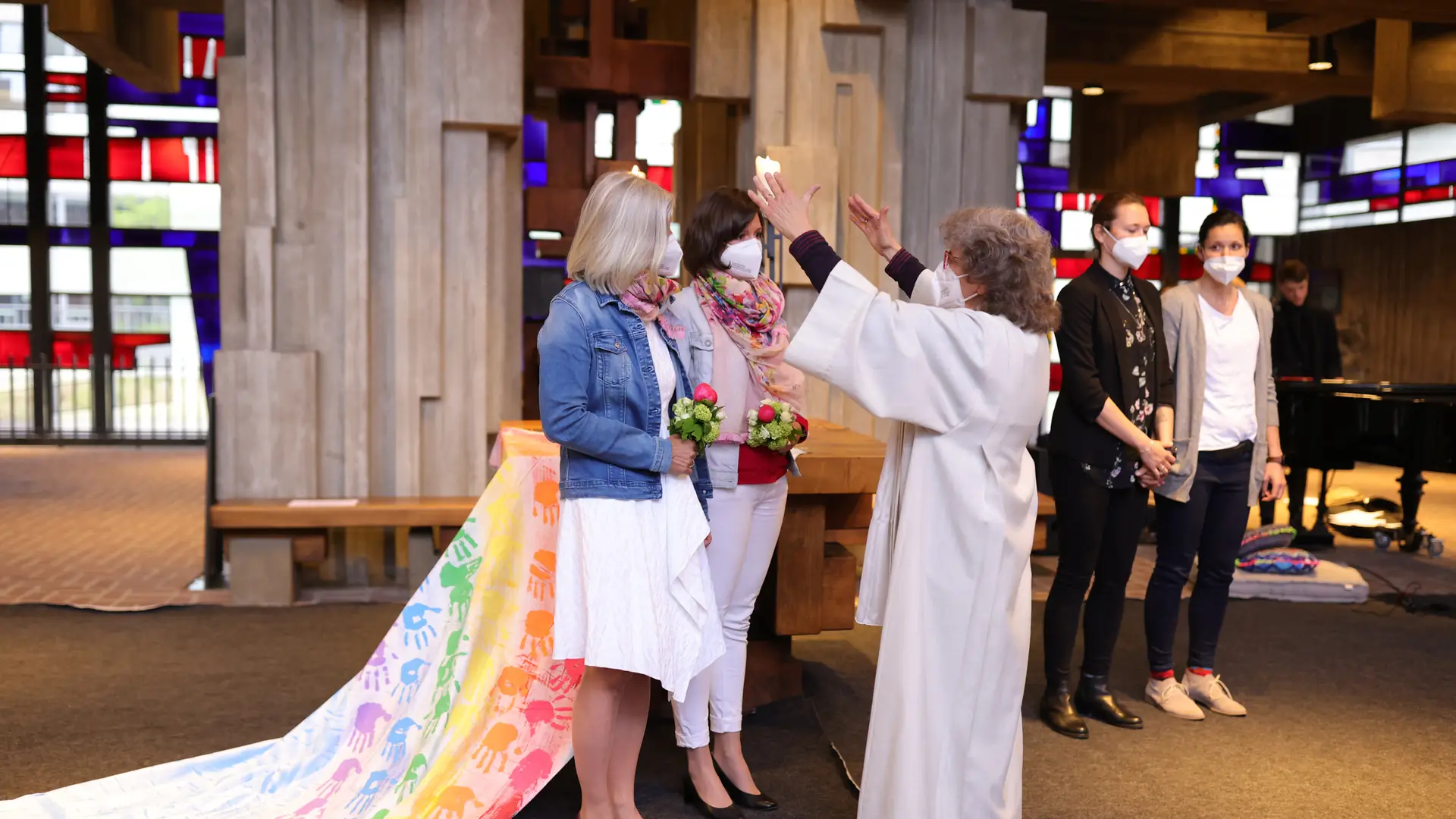 Biskupi będą błogosławić pary jednopłciowe. Postawili się Watykanowi