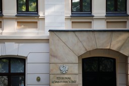 TK odroczył rozprawę w sprawie zamrażania wynagrodzeń sędziów. Wszystko przez to pismo procesowe