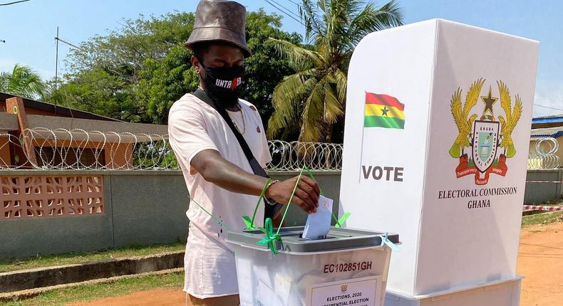 Samini casts his vote in Dansoman