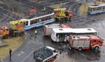 Autobus zderzył się z tramwajem. Wielu rannych FOTO