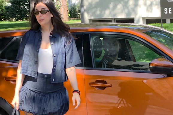 OVO JE DEČKO SANJE VUČIĆ Pevačicu na "Zvezde Granda" dovezao Ognjen kojeg krije: Uzbuđena sam (Video)