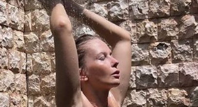 Żona Cezarego Pazury pozuje i w seksownym bikini, i topless... Oj, słoneczko przysmażyło [FOTO]