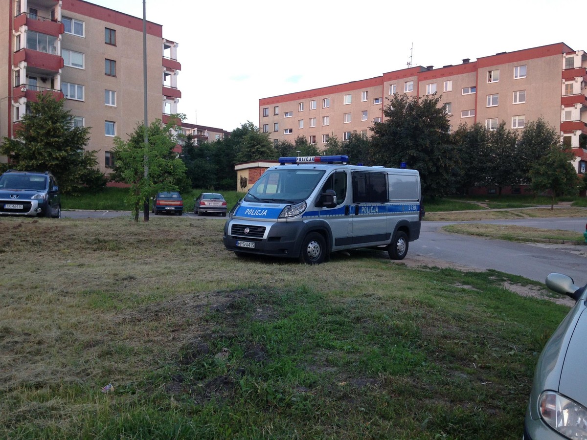 Tragedia w Bytowie. Nie żyje właściciel mieszkania. Policja zatrzymała nieproszonego gościa