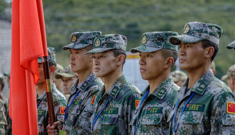 Chiny przygotowują się na wrzesień. Gromadzą 10 tys. armię i narodową ciężką broń"