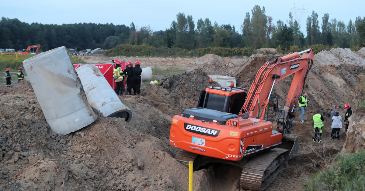 Łódź.  Trabajadores enterrados en la construcción del sistema de alcantarillado.  Dos de ellos murieron