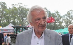 Podręcznik do HiT do kupienia na poczcie. "Brońmy młodych przed manipulacjami wrogów Polski"