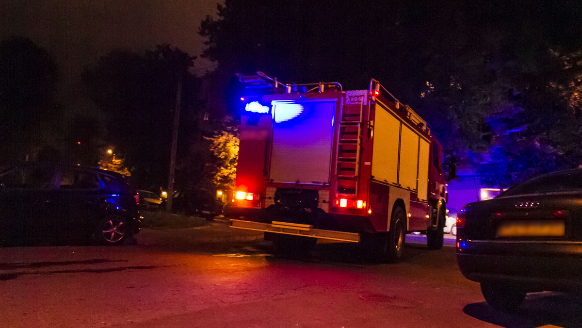 Ze stawu znajdującego się w lesie nieopodal miejscowości Dobrowo pod Białogardem wyłowiono zwłoki dwóch chłopców. Wcześniej pod 10- i 12-latkiem załamał się lód - informuje RMF FM.