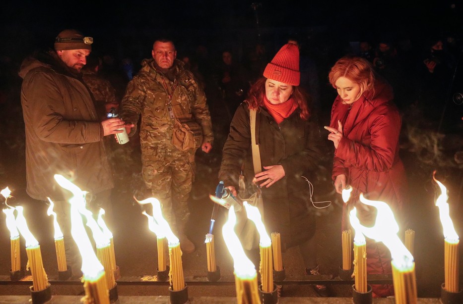 Visszatértek a "Zónába" és gyertyát gyújtottak az évfordulón / Fotó: MTI/EPA/SERGEY DOLZHENKO 